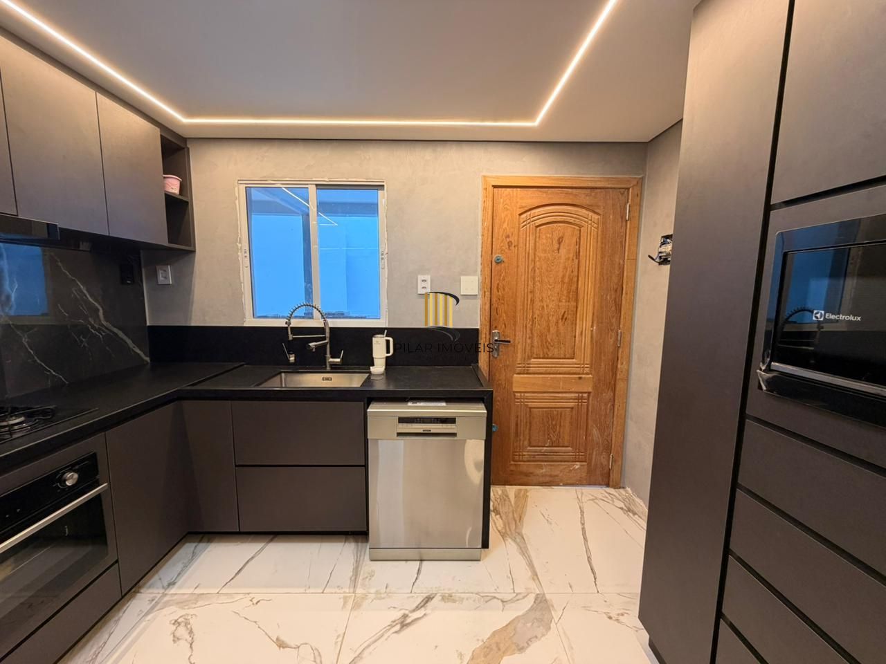 Casa 3 dormitórios no bairro Jardim Carvalho