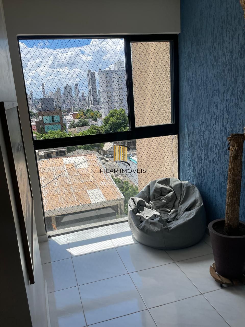 APARTAMENTO NO CENTRO DA CIDADE DE CHAPECÓ 02 DORM. 02 VAGAS, SEMI-MOBILIADO, CHURRASQUEIRA E ELEVADOR.