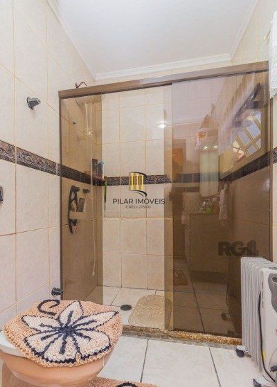 Casa sobrado na Lomba do Pinheiro com 4 dormitórios e 2 vagas