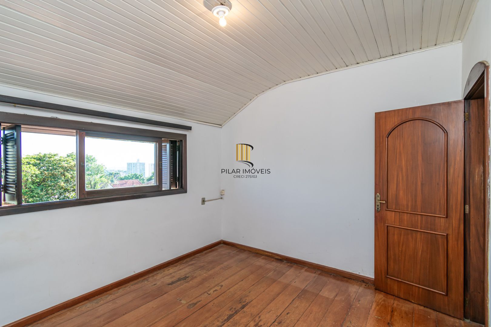 Casa 5 dormitórios no bairro Jardim Sabará