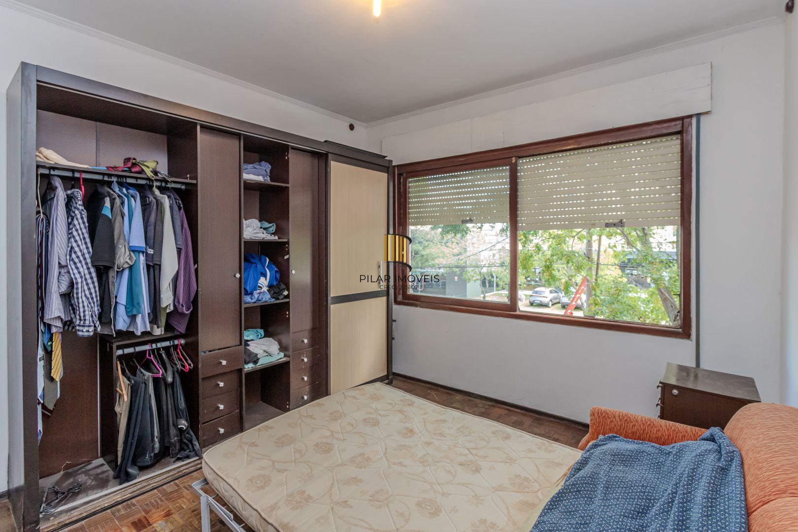 Prédio Residencial no Passo D'areia com 8 dormitórios e 8 vagas