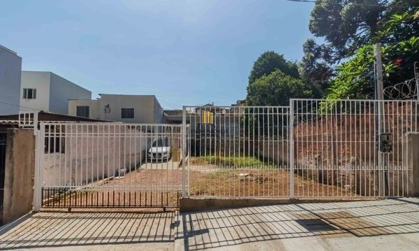 Casa no bairro Jardim Carvalho de 2 dormitórios e amplo pátio