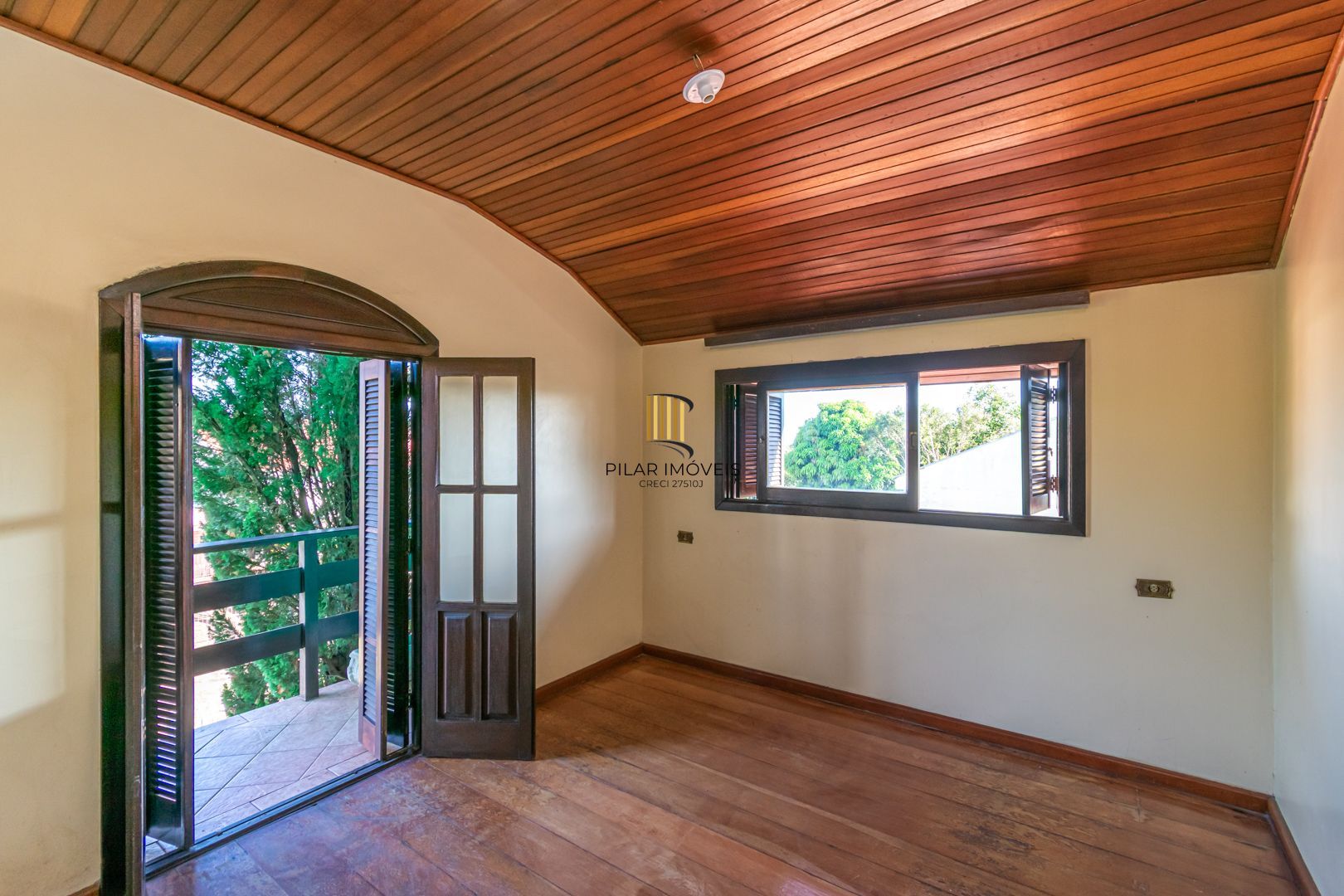 Casa 5 dormitórios no bairro Jardim Sabará