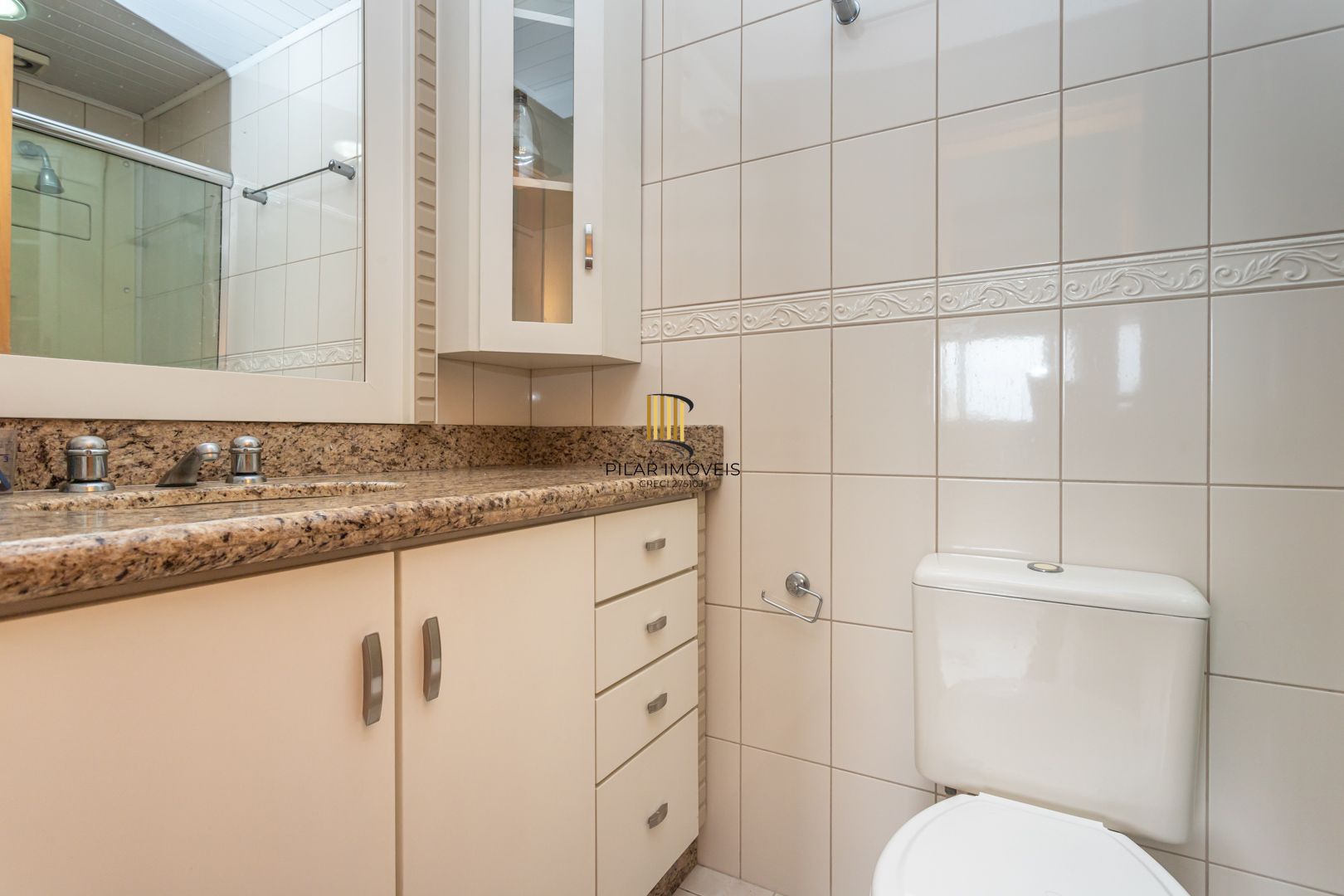 Apartamento na Cidade Baixa de 2 dormitórios e vaga DESOCUPADO