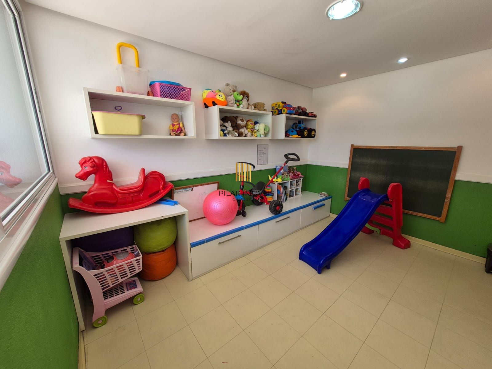 Apartamento no Centro de 2 dormitórios e 2 vagas DESOCUPADO