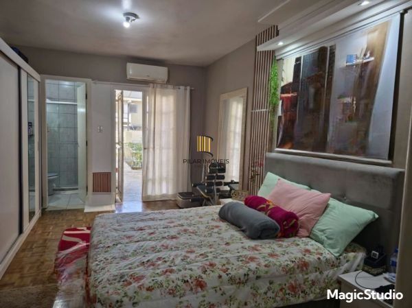 Casa sobrado no Passo D'areia de 3 dormitórios e vaga