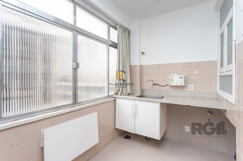 Apartamento no bairro Floresta de 3 dormitórios e vaga DESOCUPADO