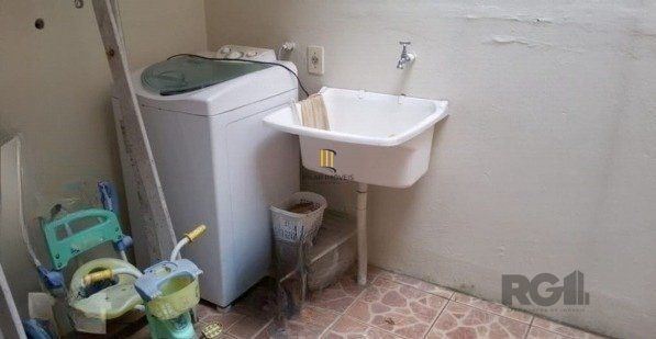 Casa em condomínio no Partenon de 3 dormitórios e vaga