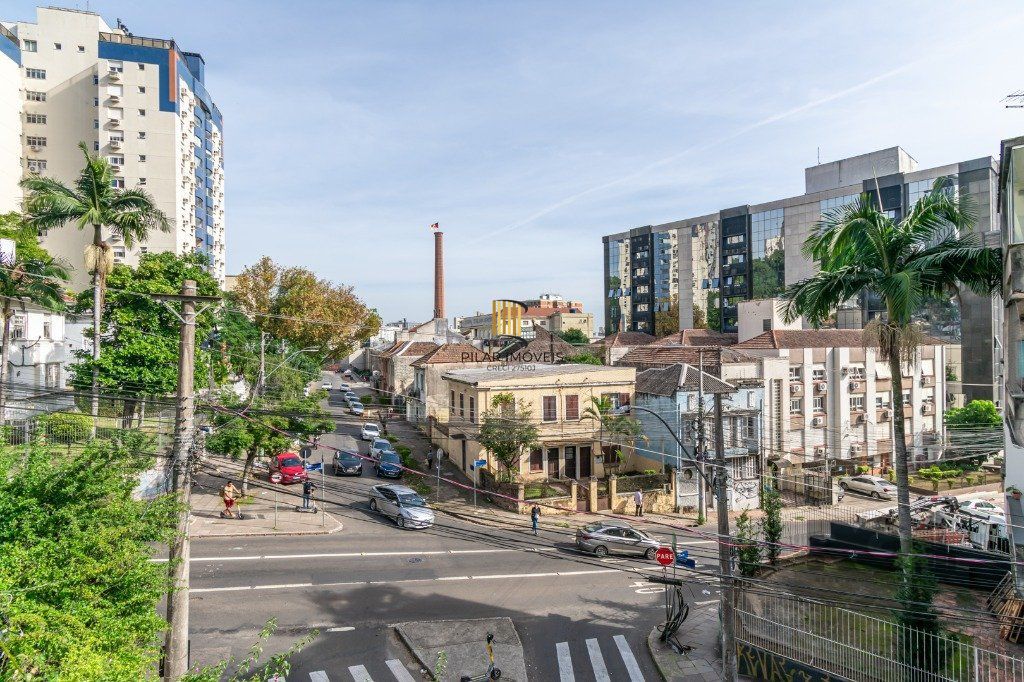 Sobrado no Moinhos de Vento de 4 dormitórios e 4 vagas