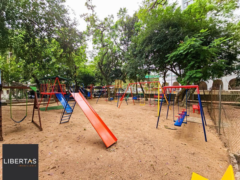 Apartamento no bairro Cristal de 2 dormitórios e vaga DESOCUPADO