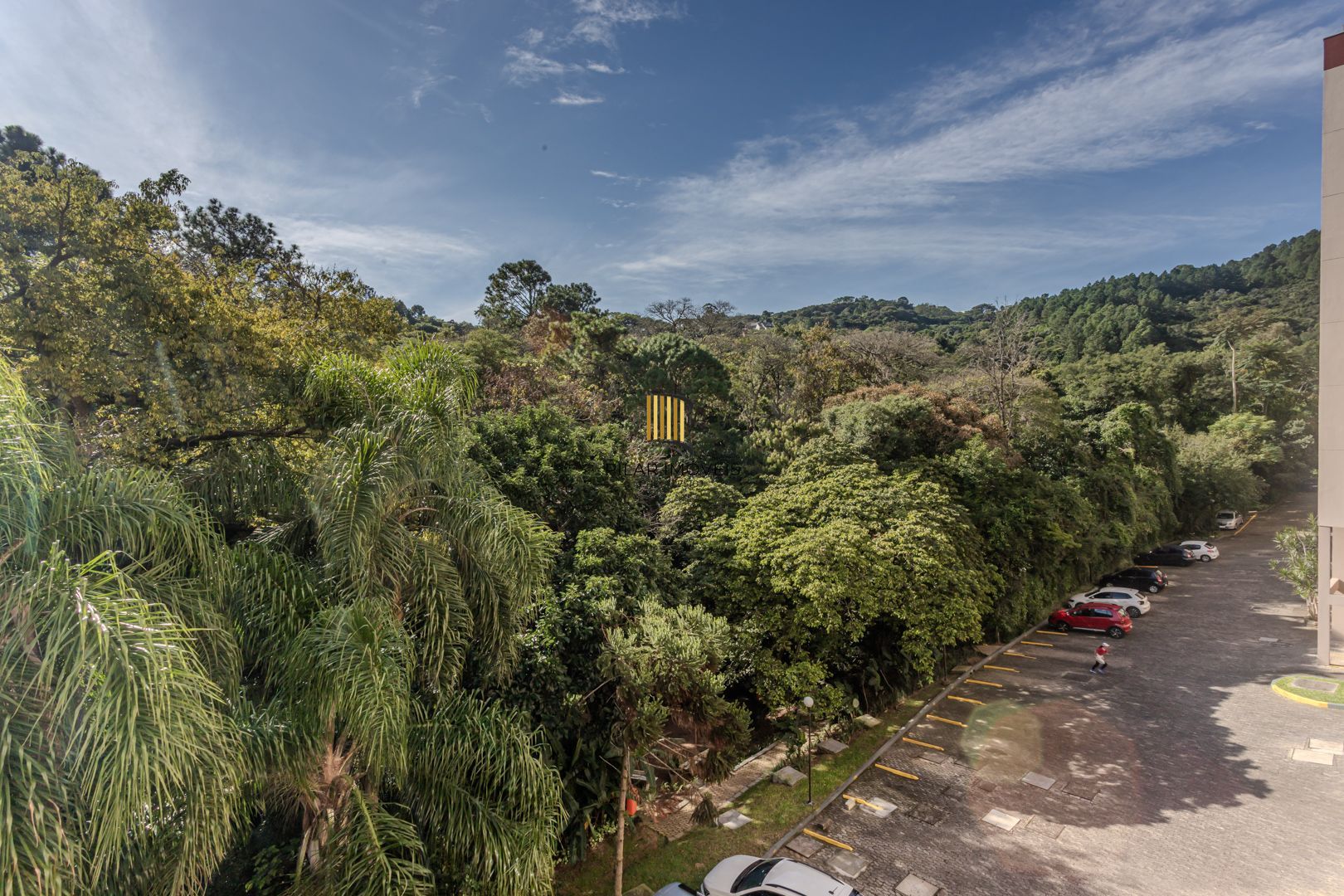 Apartamento diferenciado no bairro Nonoai de 3 dormitórios  2 vagas e infra