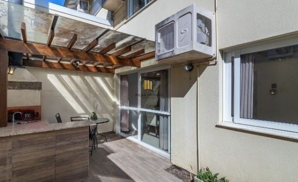 Sobrado condomínio no bairro Teresópolis de 4 dormitórios 2 vagas e infra