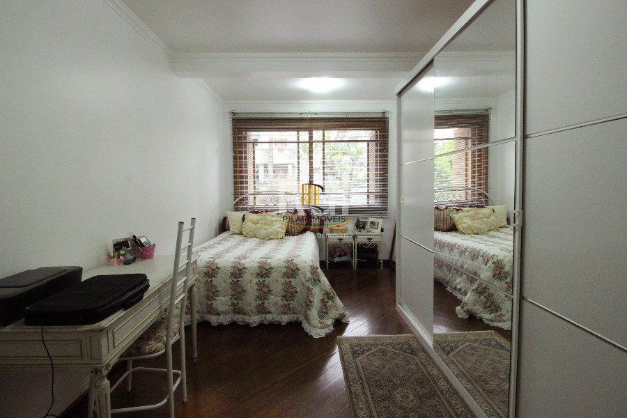 Casa para Venda - 280m², 3 dormitórios, 2 vagas - Petrópolis