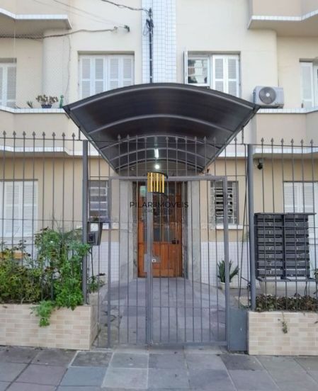Apartamento no Centro térreo de 2 dormitórios com pátio