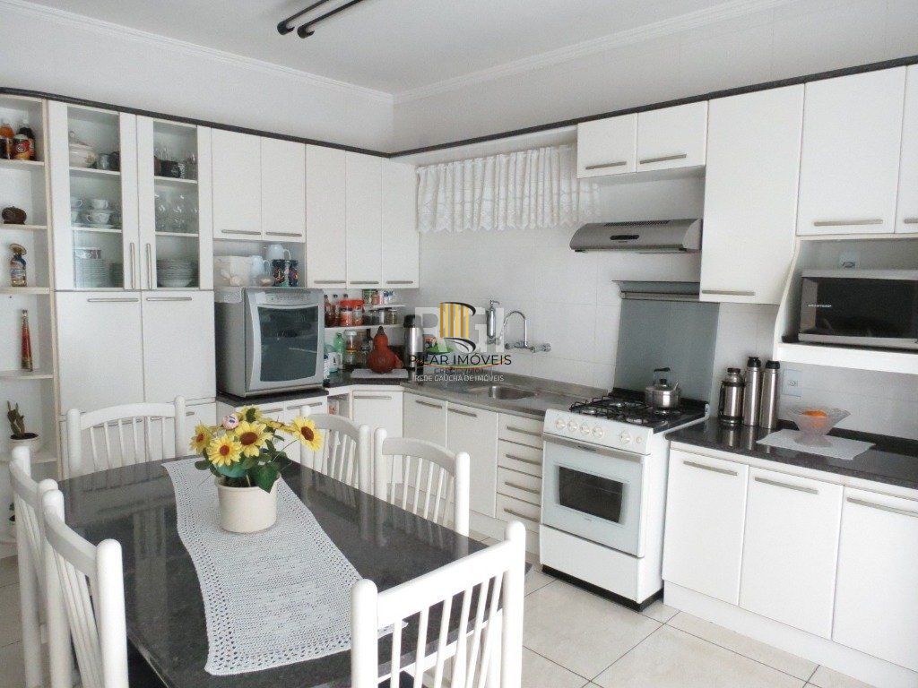 Casa para Venda - 220m², 3 dormitórios, sendo 2 suites, 4 vagas - Coronel Aparício Borges