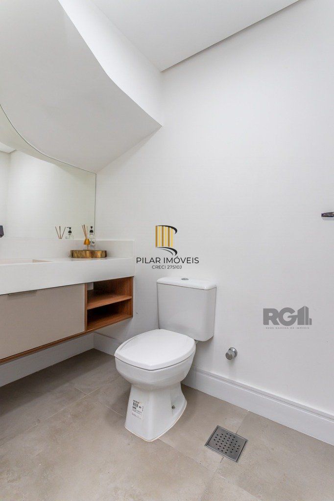 Apartamento DUPLEX no bairro Chácara das Pedras de 2 dormitórios e 2 vagas
