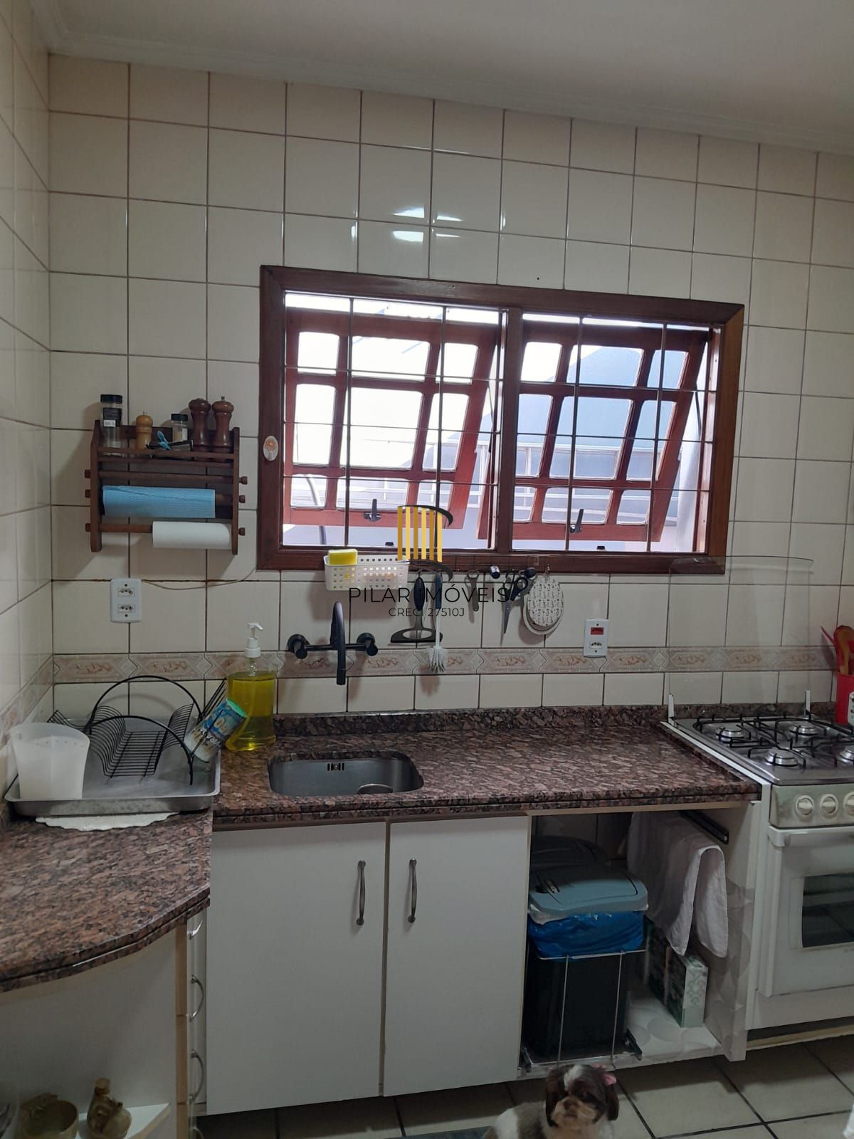 Casa sobrado a Venda de 5 Quartos, 1 Suite e 4 Vagas de Garagem com 235M²privt.