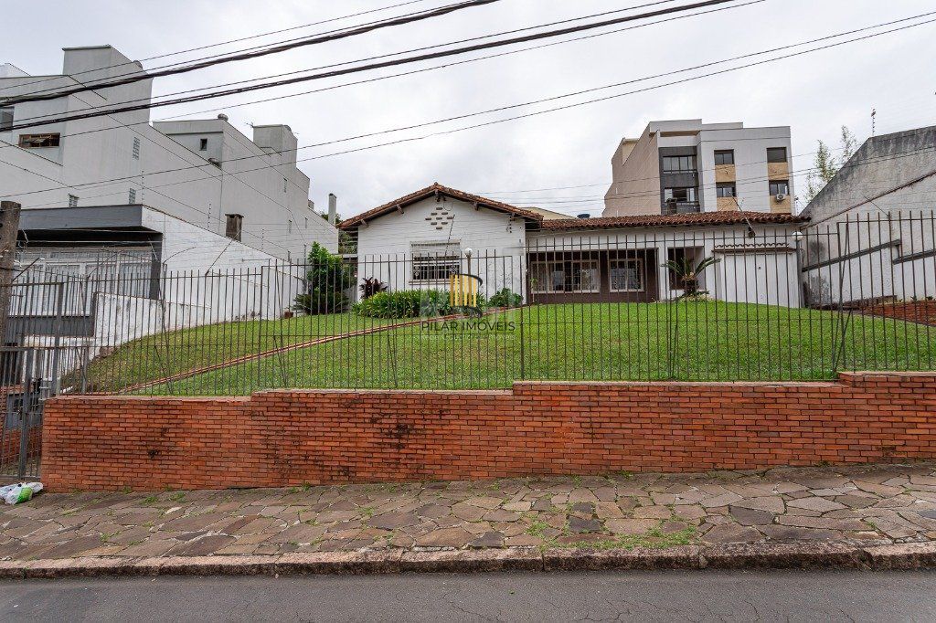 Casa no bairro Petrópolis de 3 dormitórios