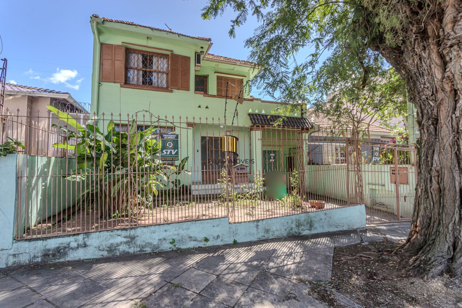 Casa sobrado no Partenon com 5 dormitórios e 4 vagas