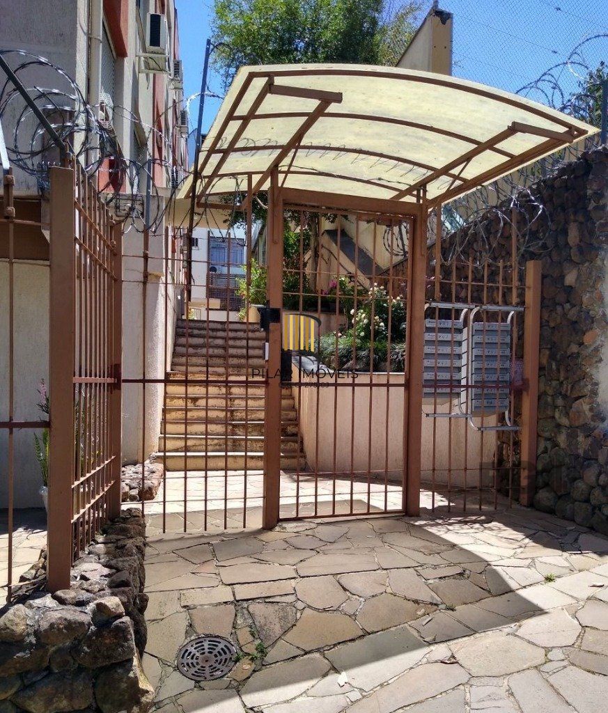 Apartamento no Petrópolis de 2 dormitórios e 2 vagas