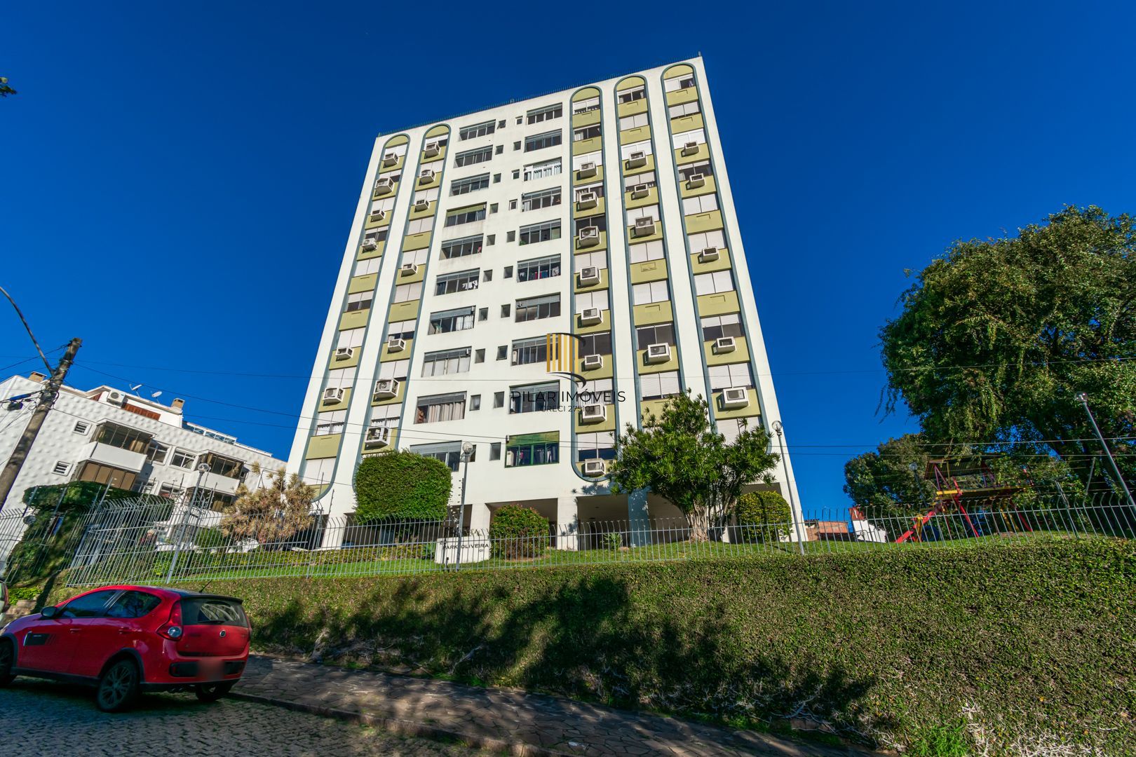 OCASIÃO 3 dormitórios, suíte e vaga, 106m² privativos, por R$ 400 mil