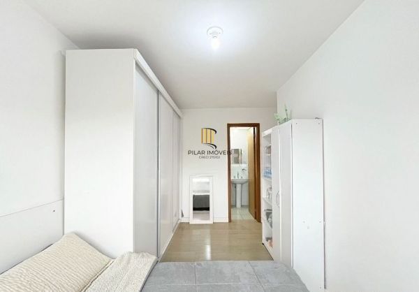 Apartamento no bairro Tristeza de 2 dormitórios vaga e infra
