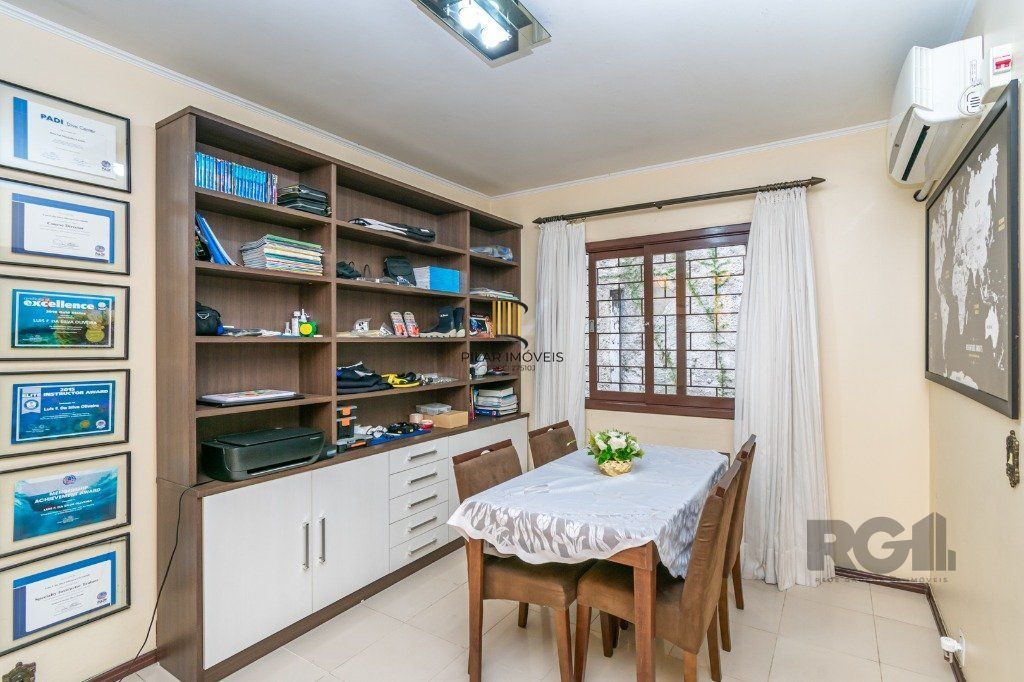 Sobrado de 4 dormitórios no Moinhos de Vento