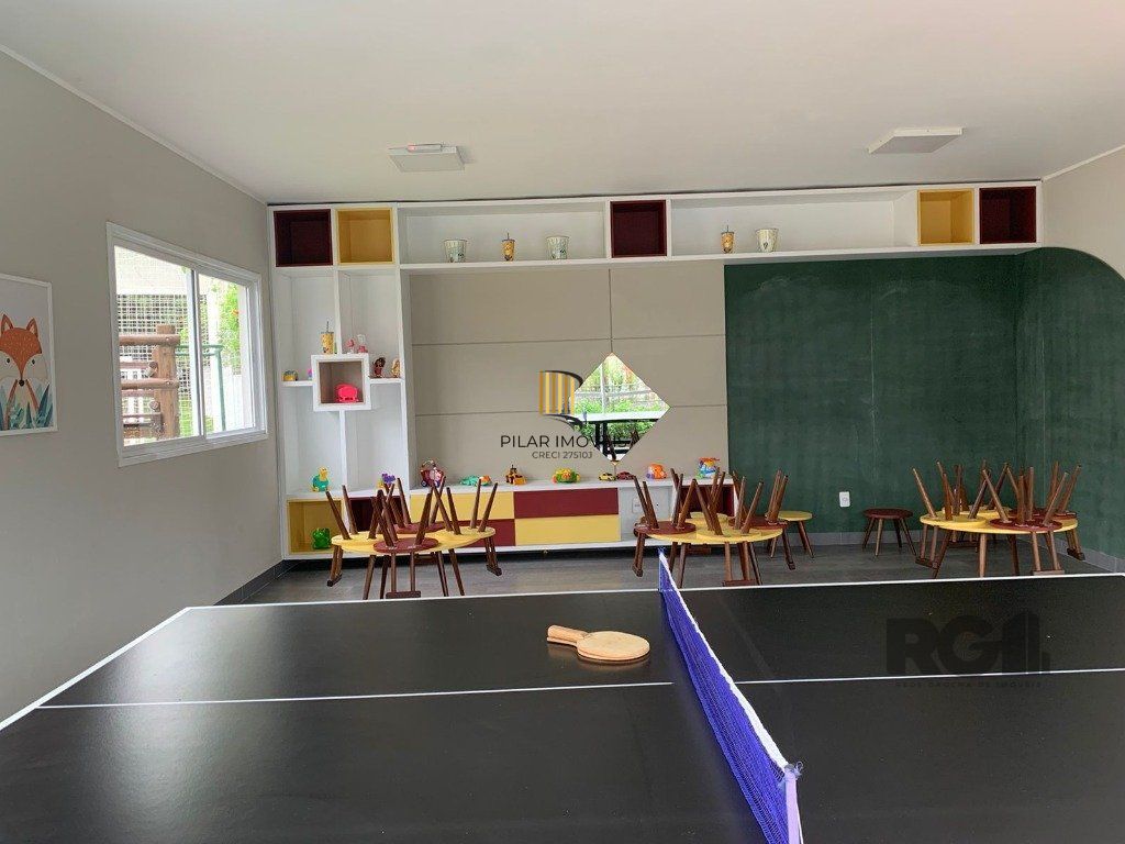 Sobrado novo com aproximadamente 88m² no bairro Vila Nova.