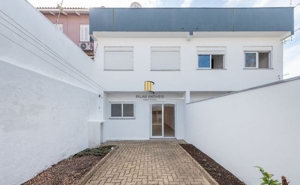 Casa sobrado no bairro Vila Ipiranga de 3 dormitórios e 2 vagas