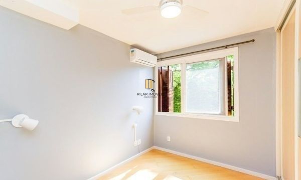 Apartamento no Passo D'areia de 2 dormitórios e 2 vagas DESOCUPADO