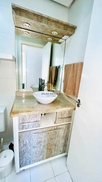 Apartamento no Condomínio Park Plaza de 2 dormitórios e vaga