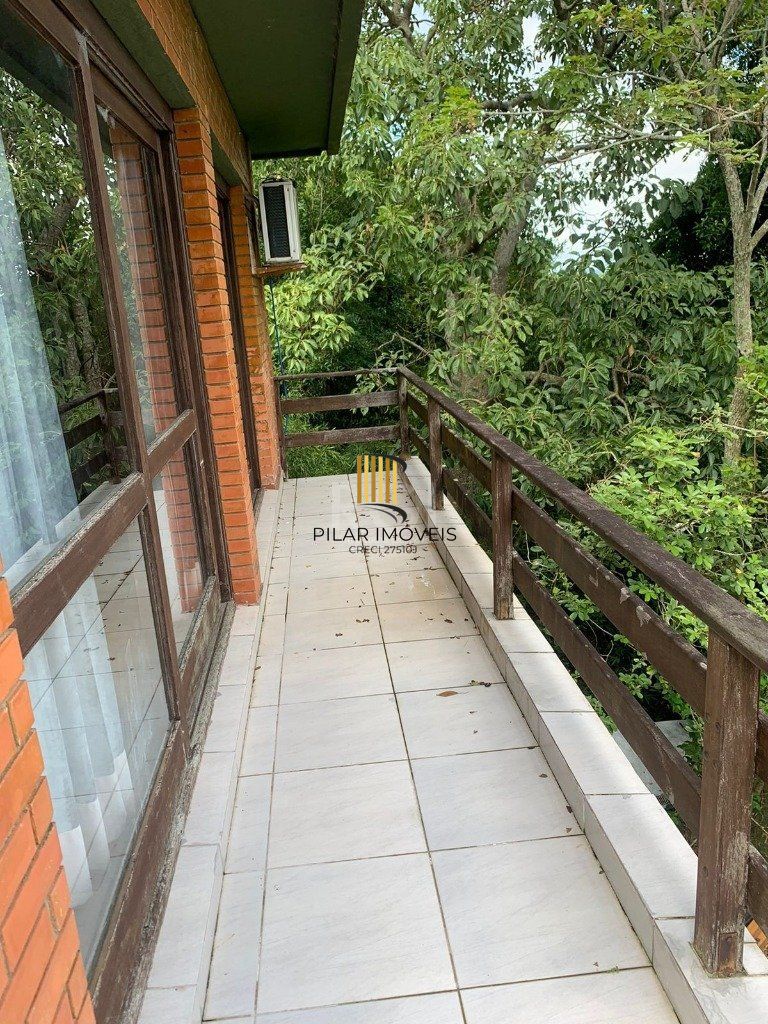 Terreno de 5.280 m², com 3 casas, no bairro Ponta Grossa, em Porto Alegre.