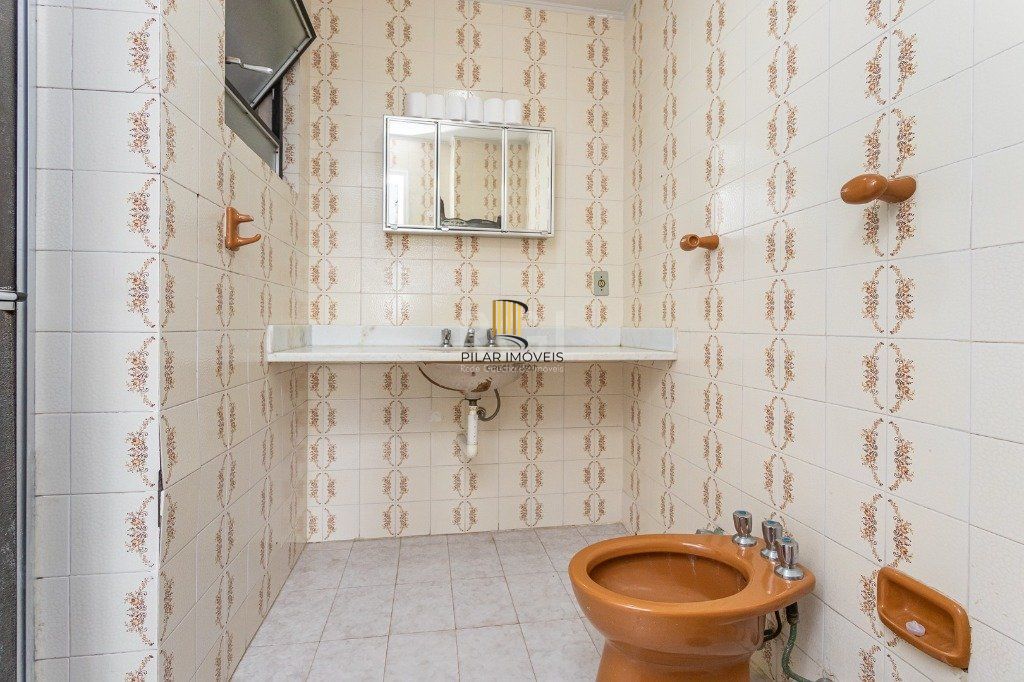 Apartamento de 03 dormitórios (01suíte), com vaga, no bairro São João, em Porto Alegre RS