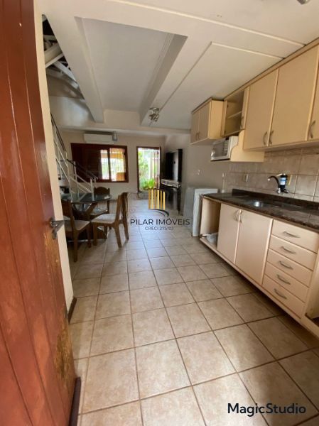 Casa com 3 quartos e 107m² à venda em Jardim Itu, Porto Alegre.