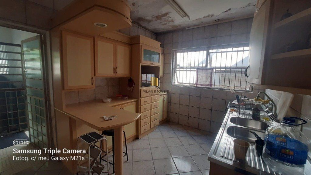 Casa 4 Dormitório(s) Bairro Nonoai
