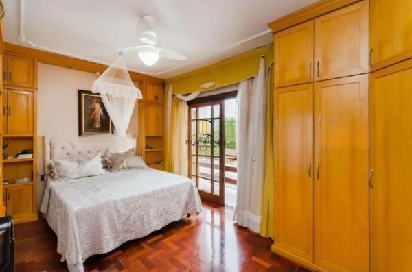 Casa / sobrado no bairro Jardim Itu de 3 dormitórios e pátio com piscina