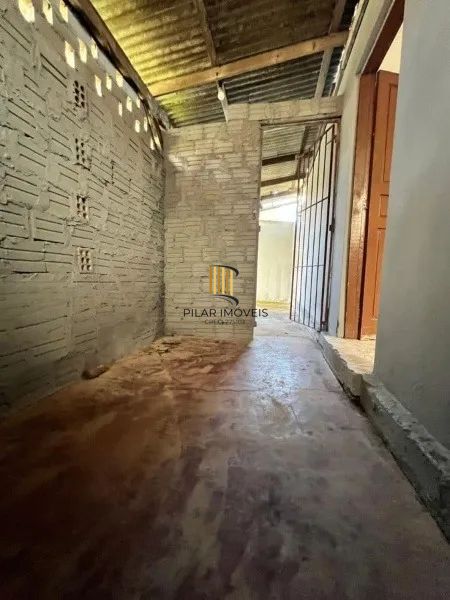 Casa 2 dormitórios no bairro Fião