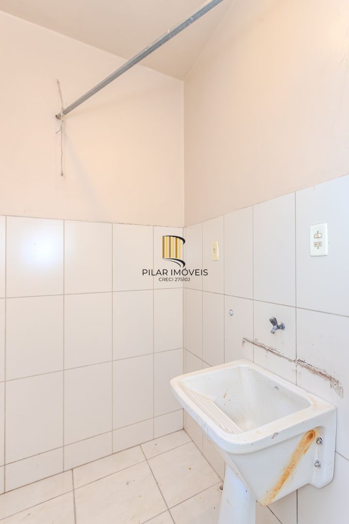 apto de 03 DOR. no centro todo reformado, desocupado. 8 andar elevador