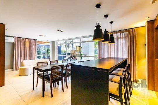 Apartamento  no Menino Deus de 3 dormitórios e 2 vagas