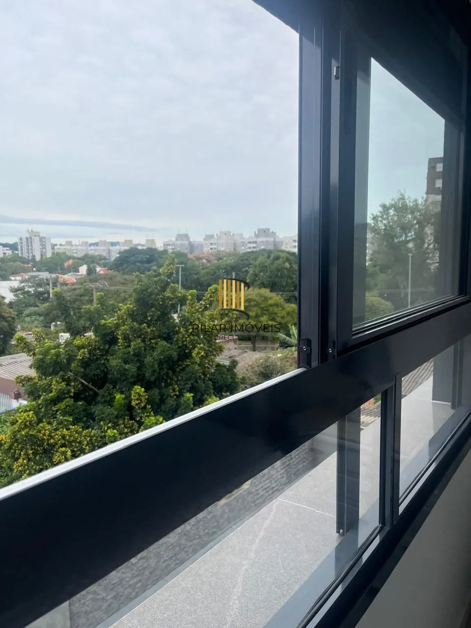 Apartamento no bairro Cristal de 2 dormitórios e vaga MOBILIADO