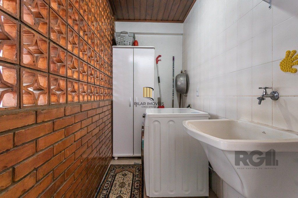 Casa no bairro Vila Ipiranga de 3 dormitórios e 3 vagas