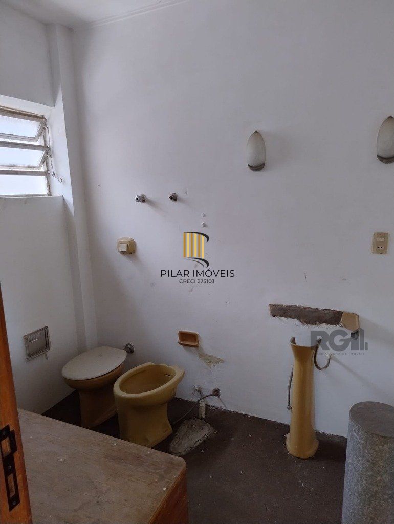 CASA MISTA COMERCIAL NO TÉRREO E RESIDENCIAL EM CIMA