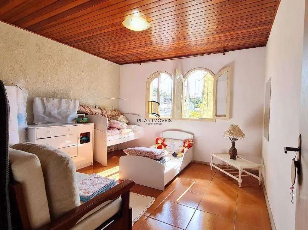 Sobrado 3 dormitórios no bairro Jardim Algarve