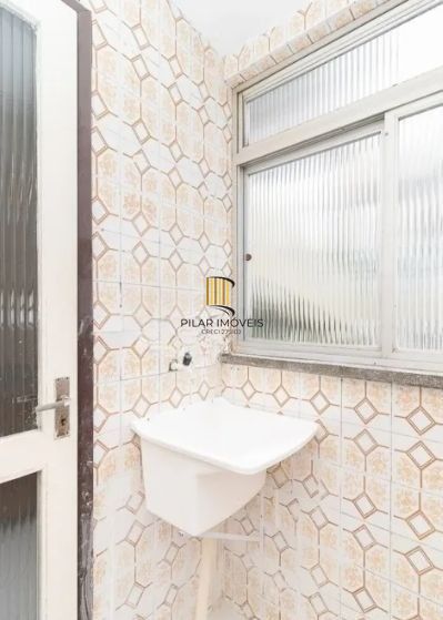 Apartamento no bairro Nonoai de 2 dormitórios e vaga