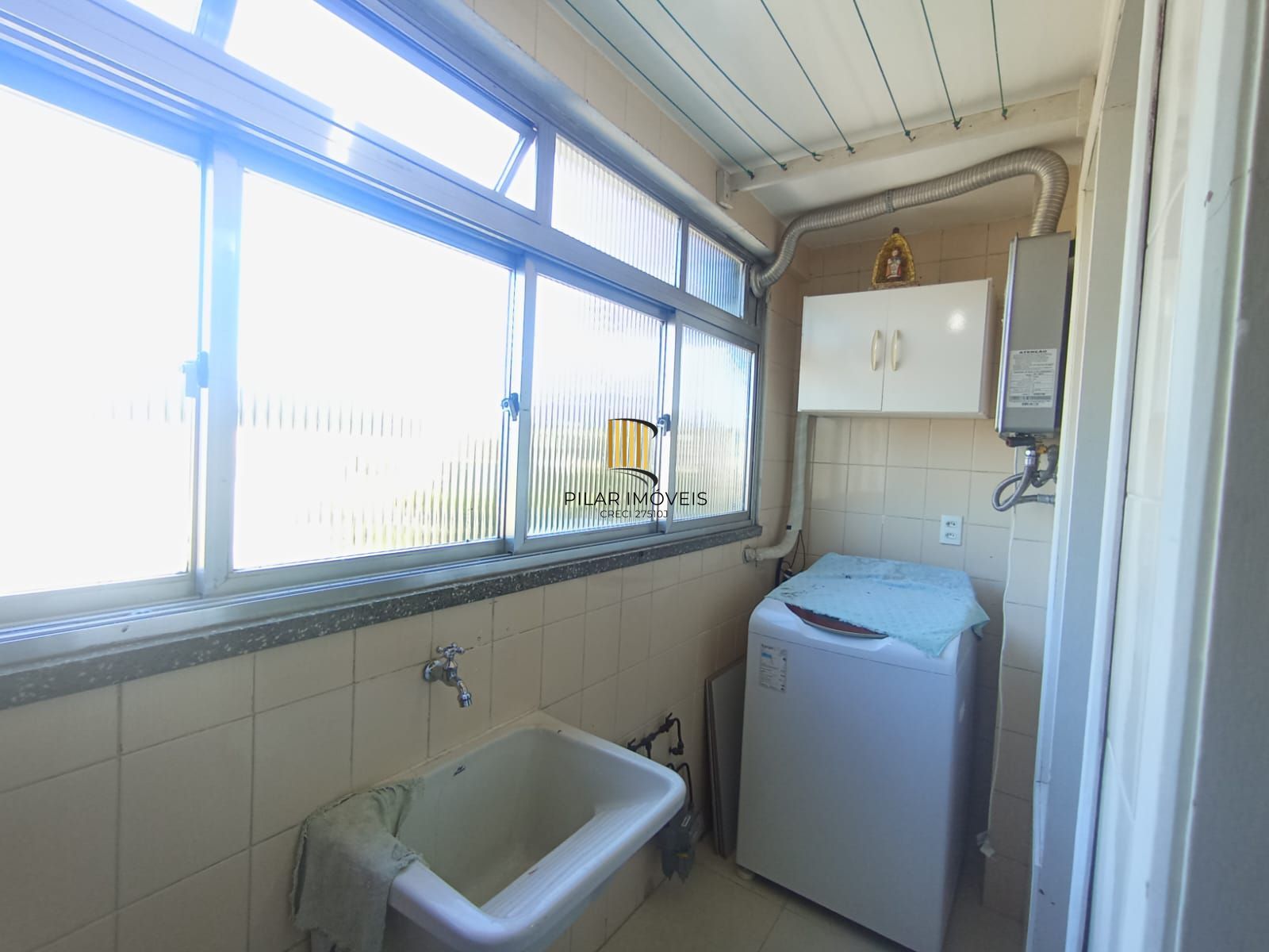 Apartamento no bairro Teresópolis de 2 dormitórios e vaga DESOCUPADO