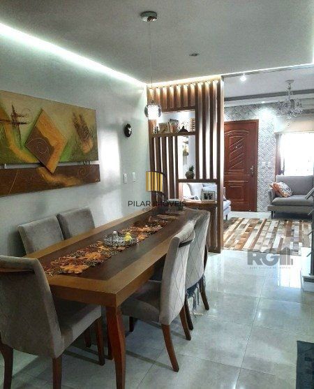 Sobrado triplex no Partenon de 3 dormitórios e 2 vagas