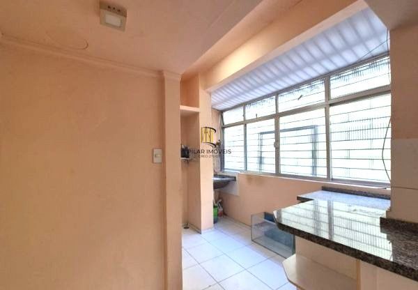 Apartamento no Centro de 2 dormitórios DESOCUPADO