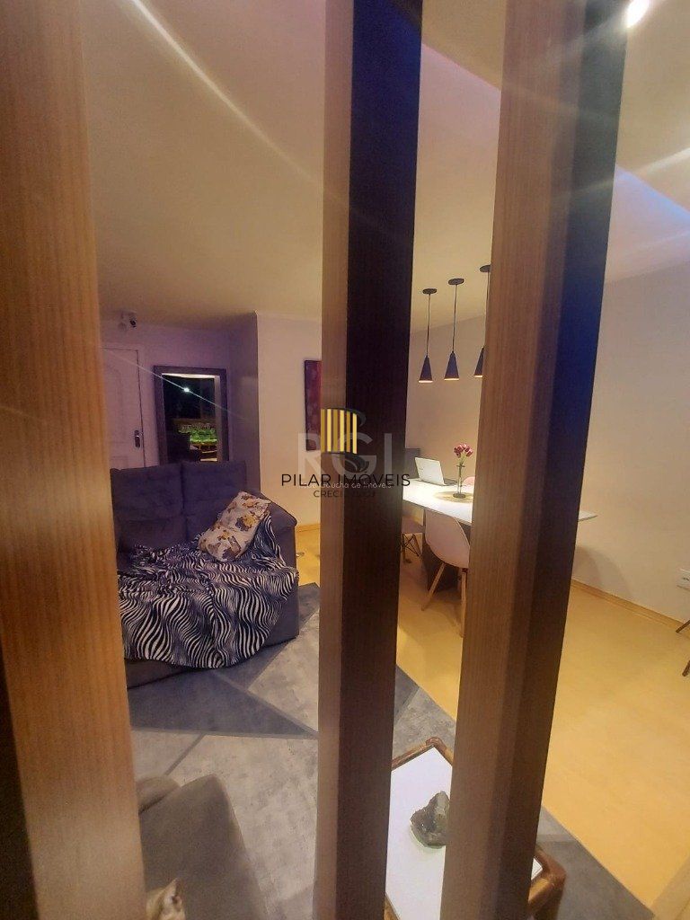Apartamento 02 dormitórios, com vaga, no bairro Jardim Itu Sabará, em Porto Alegre.