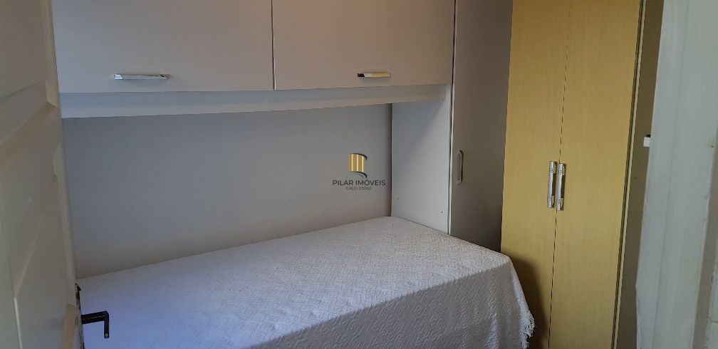 Apartamento no Petrópolis de 2 dormitórios e dependência