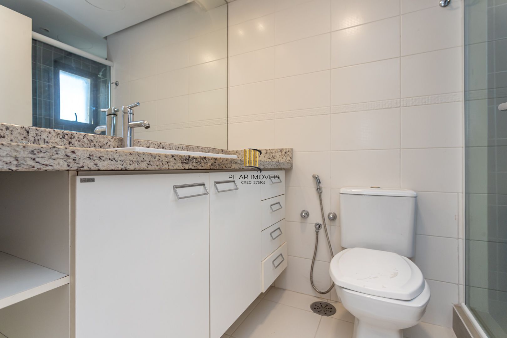 Apartamento no bairro Mont Serrat de 2 suítes e 2 vagas DESOCUPADO